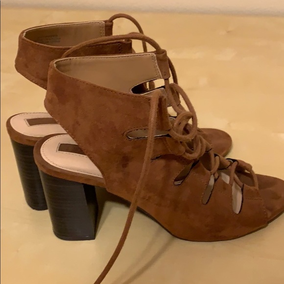 Women’s open toe lace up heels - Picture 3 of 4